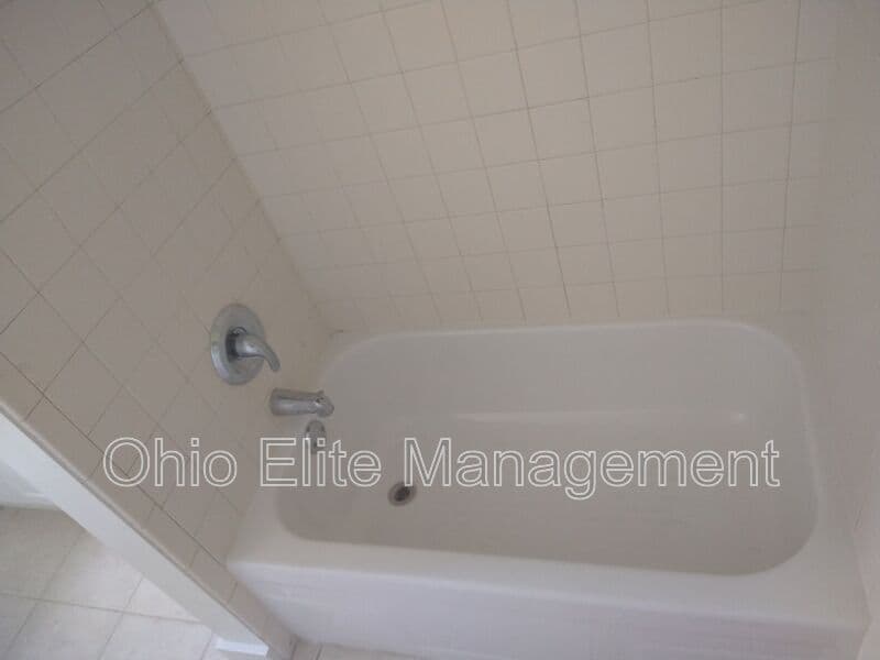 Columbus House: 206 N Harris Ave