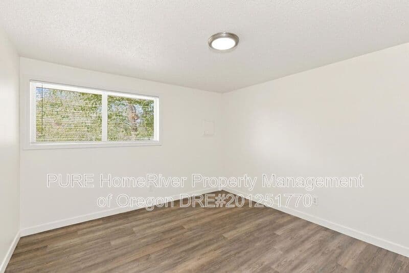 Portland Condo: 18411 E Burnside St
