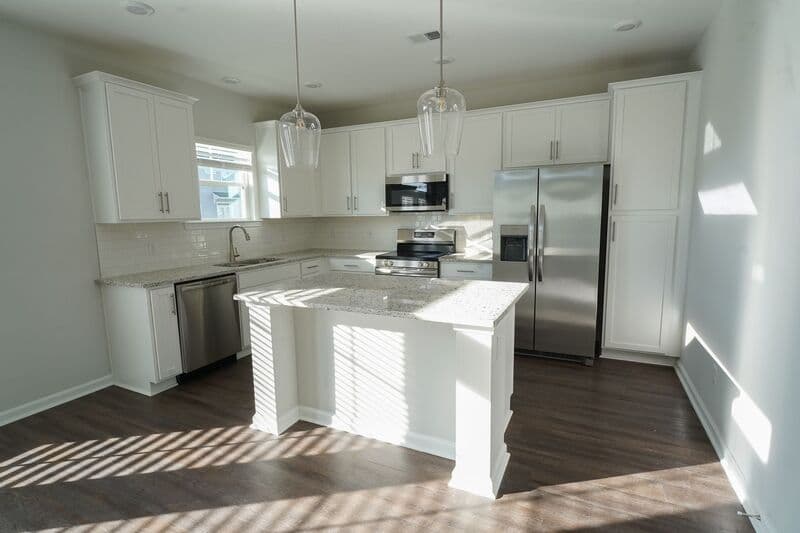 Savannah House: 257 Brookline Dr