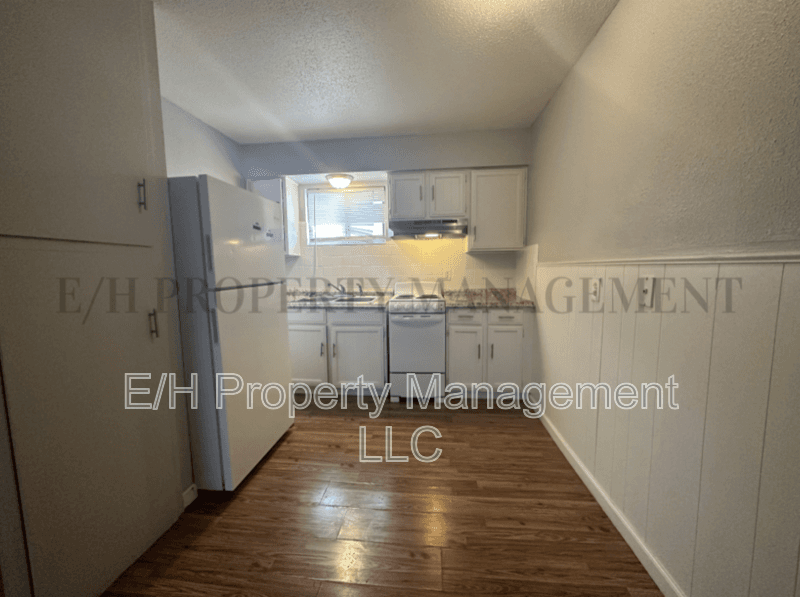 Wichita House: 1916 S Broadway