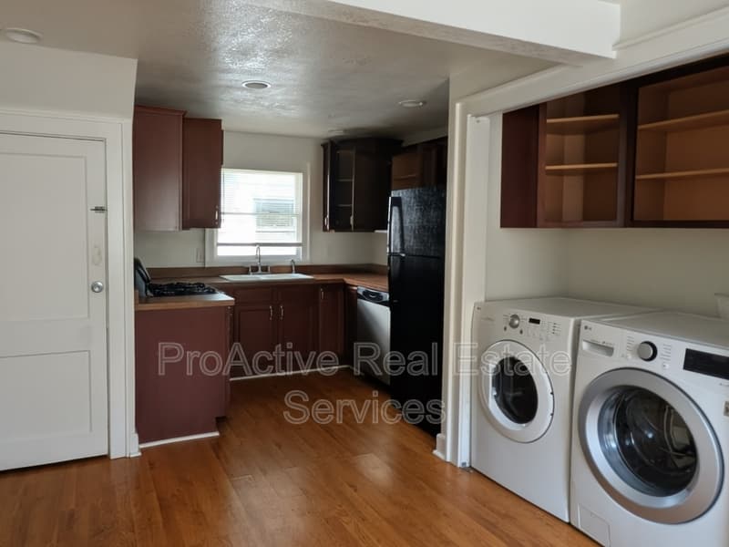 Norfolk House: 1412 Melrose Parkway