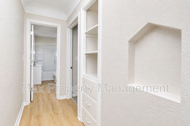 Des Moines House: 6306 Sherrick Ave