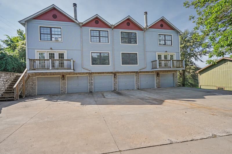Lawrence Condo: 2901 University Drive - B