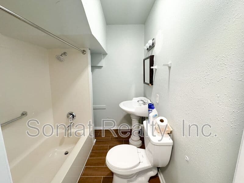 New Orleans Condo: 3433 LaSalle St.