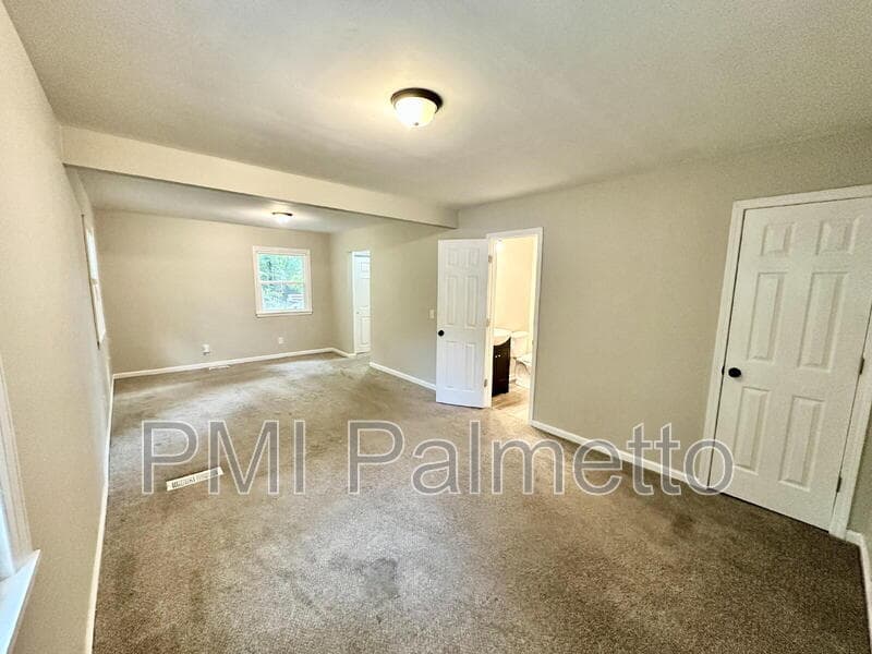 Camden House: 948 Wateree Blvd