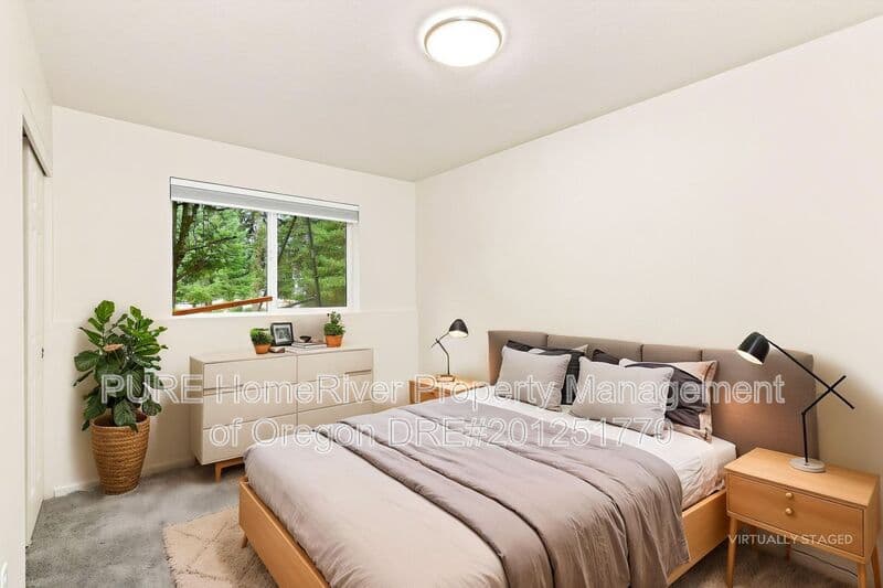 Portland Apartment: 141 NE 147th Ave