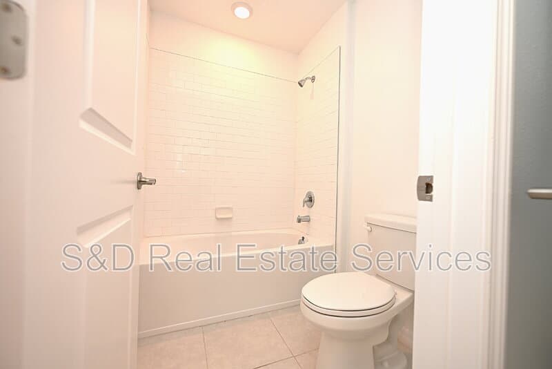 Bartow House: 2767 Red Egret Dr.