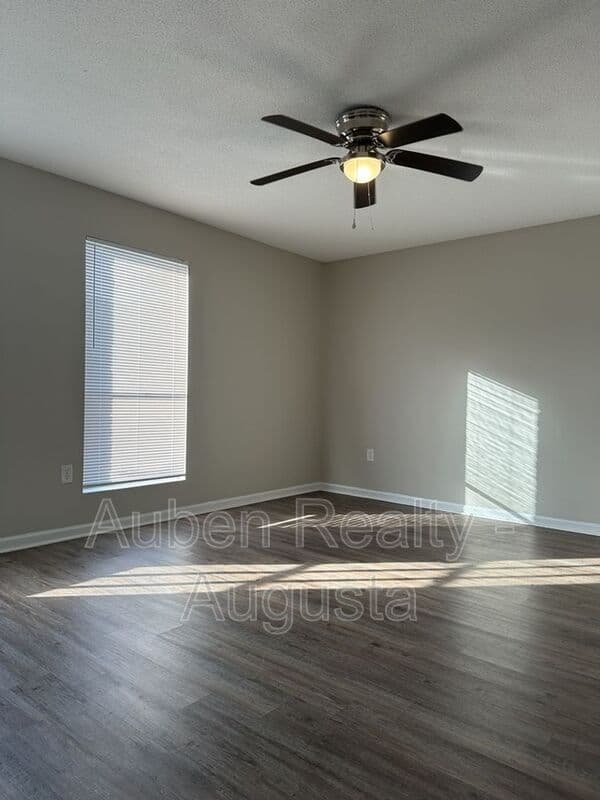 Augusta House: 3202 Gerald Dr E