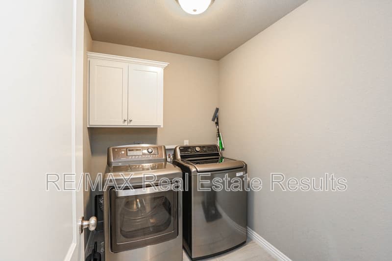 Cave Springs House: 957 Piper St