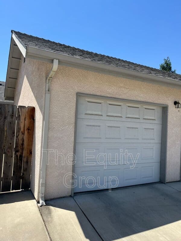 Visalia Condo: 1323 South Crowe Street