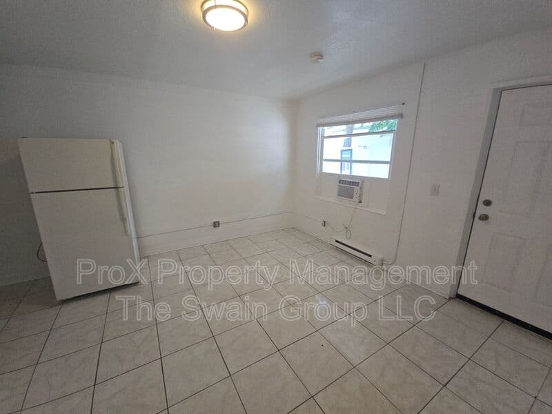 Dundee Condo: 218 Florida Ave