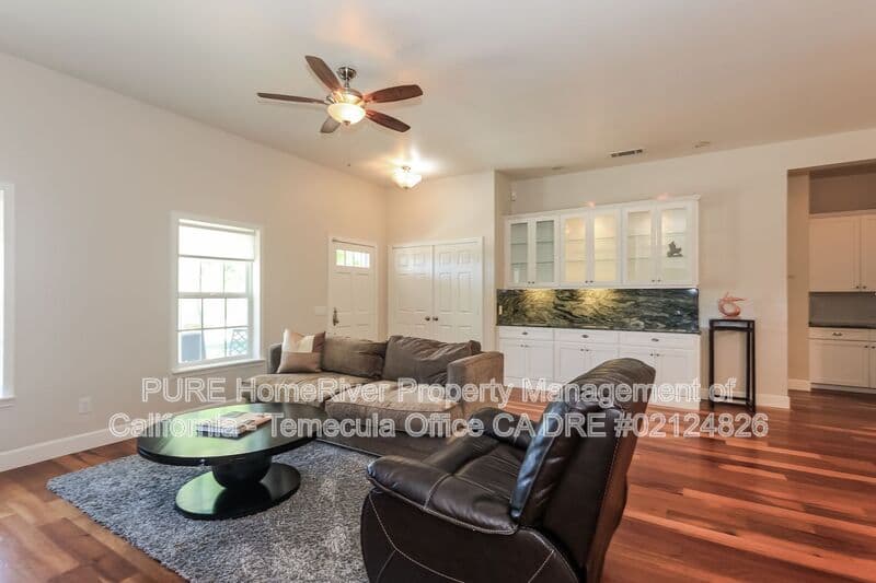 Murrieta House: 36475 Avenida La Cresta