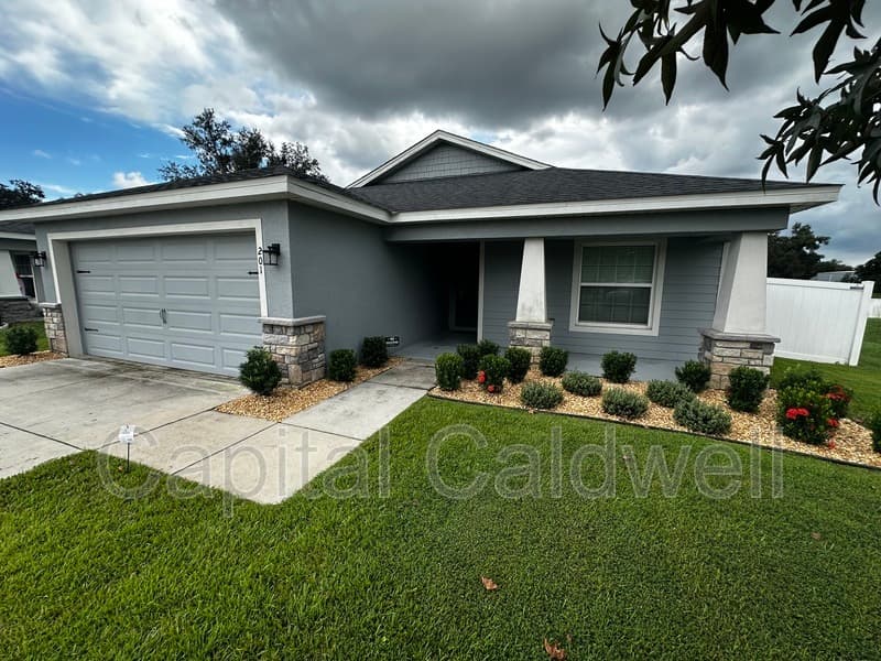 Seffner House: 201 Serena Ridge Dr