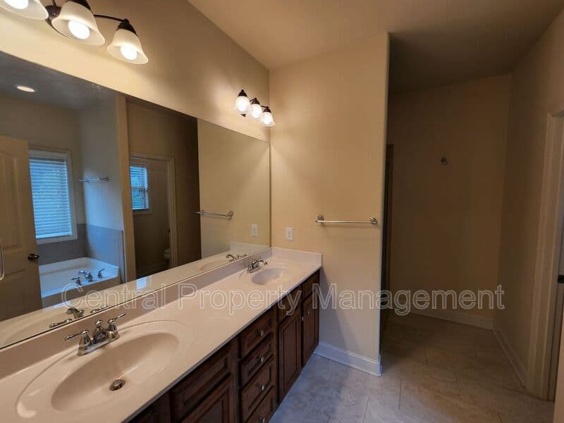 Simpsonville House: 265 Meadow Blossom Way