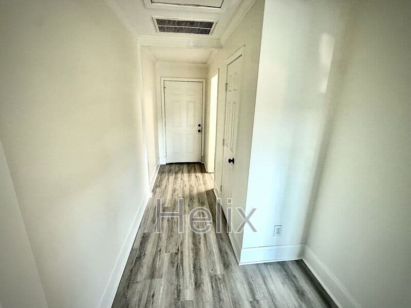 Madison House: 102 Channel Ln