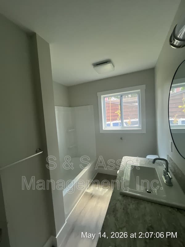 Lansing House: 4106 Stillwell Avenue