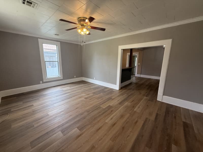 Ada House: 736 E 8th