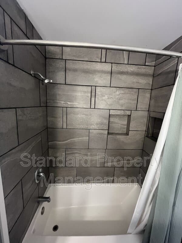 Rochester House: 43 Applewood Drive