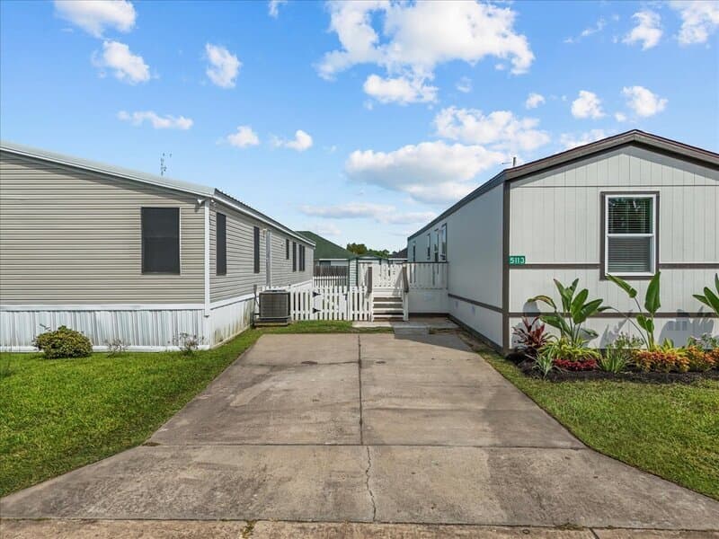Dickinson House: 5113 Barbados Calle