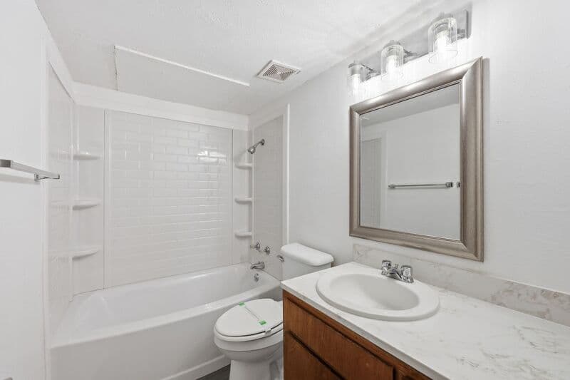 Kirbyville House: 1410 South Elizabeth Avenue