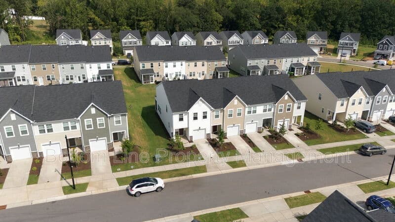 Durham Townhome: 5811 Woodlawn Dr