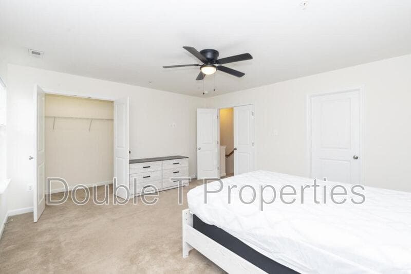 Edgewood House: 1841 Graymount Way