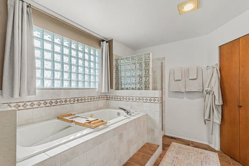 Bothell House: 11902 NE 168th St