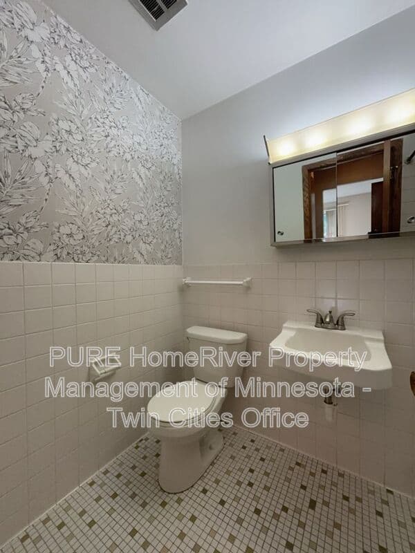 Minneapolis Condo: 1500 10th Ave S