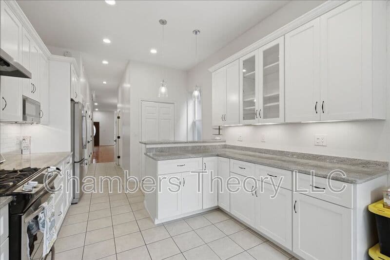 Washington House: 1630 6Th St NW