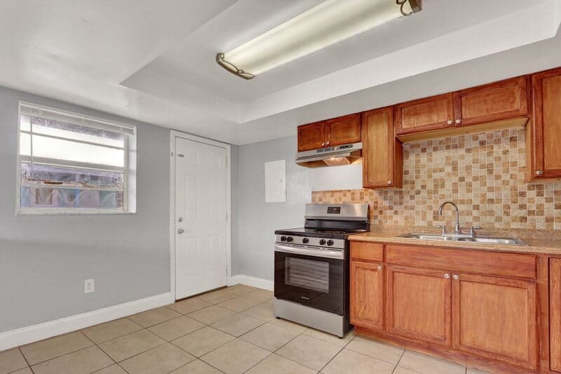 Fort Pierce House: 3104-3210 Louisiana Avenue