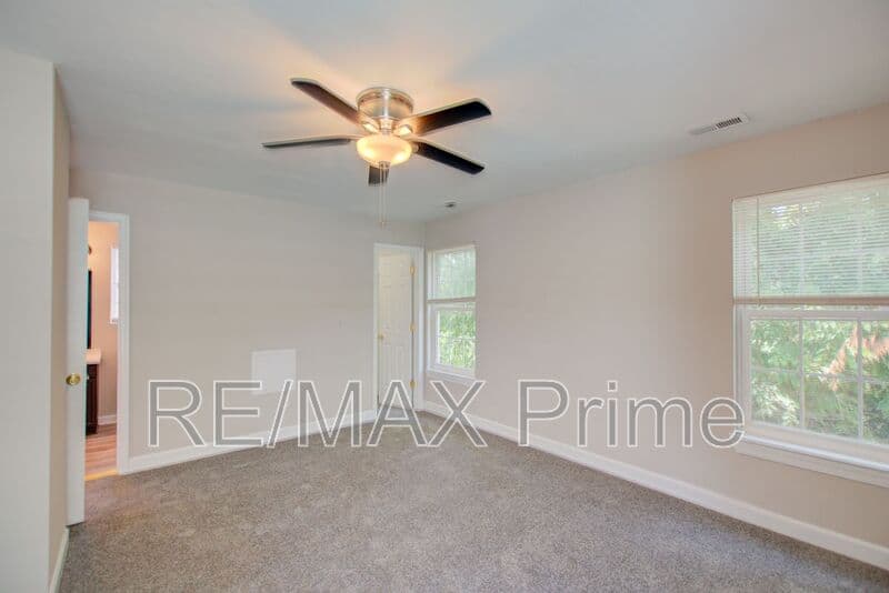 Norfolk House: 816 B Avenue