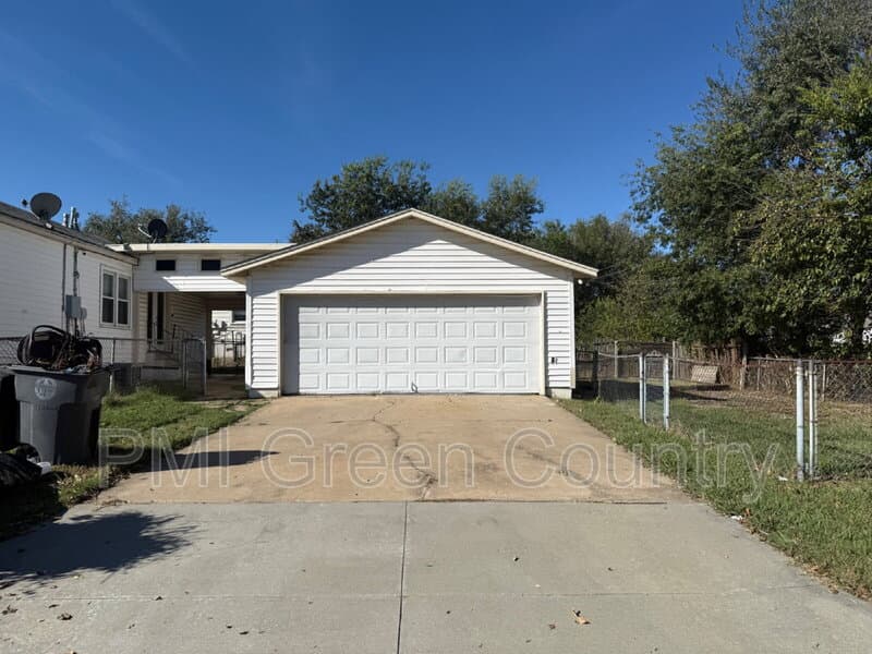Tulsa House: 4547 E Young Ct