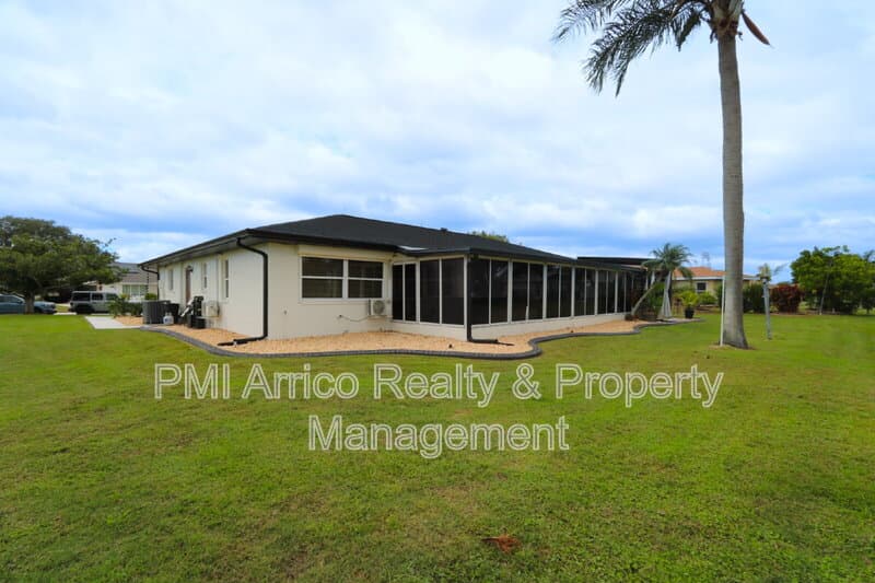 Sun City Center House: 304 Brockfield Drive