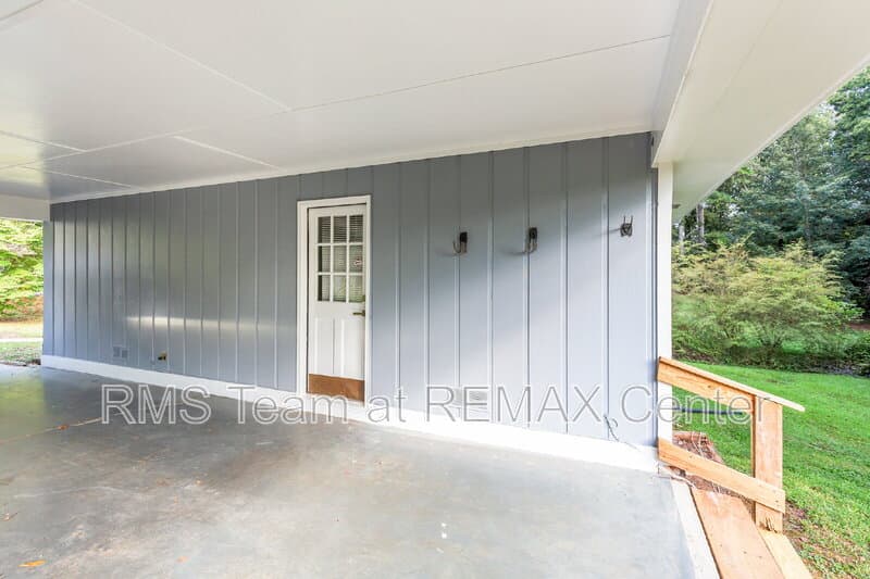 Snellville House: 1834 Dogwood Ct