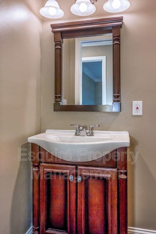 VENTURA Condo: 1218 N. OLIVE ST