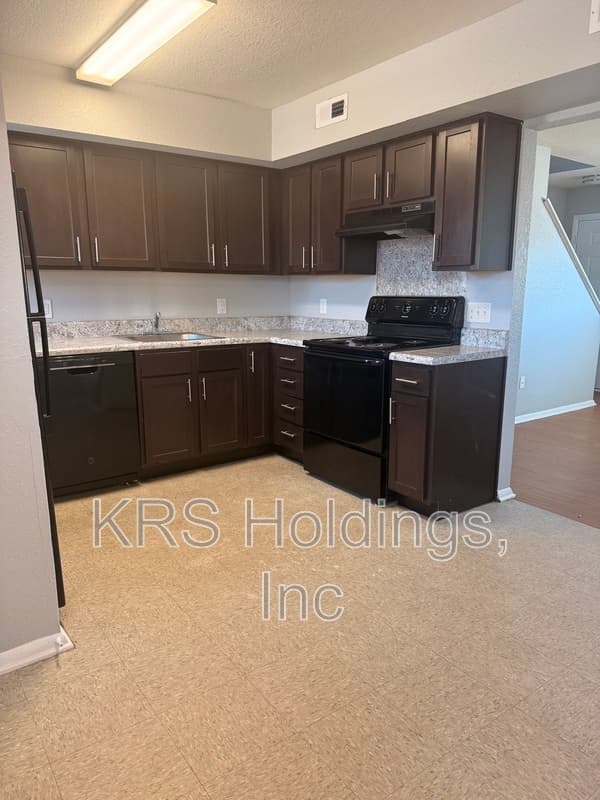 Newport News Townhome: 4543 Orcutt Ave