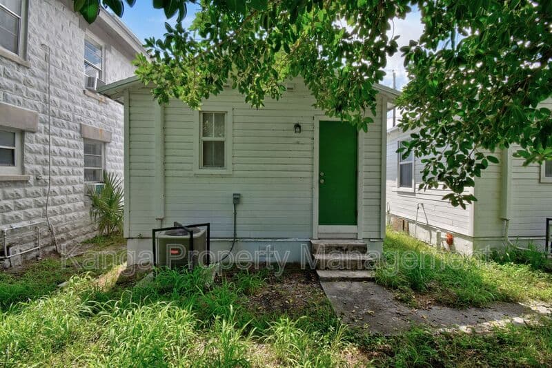 West Palm Beach House: 639 6th Street