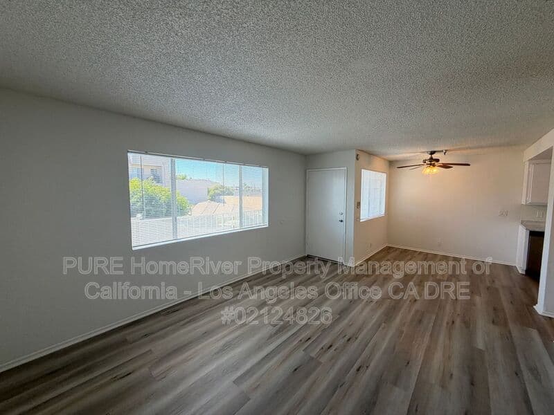 Hawthorne House: 13707 Yukon Ave
