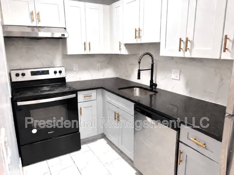 Hartford Condo: 280 Collins St