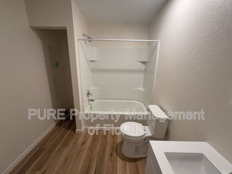 Williston House: 11330 NE 66th Lane