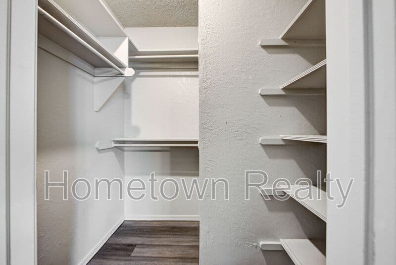 Norman Condo: 1713 Hillcrest Drive