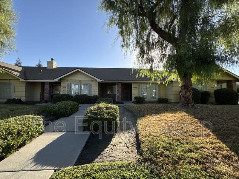 Visalia House: 1328 South Rossmoor