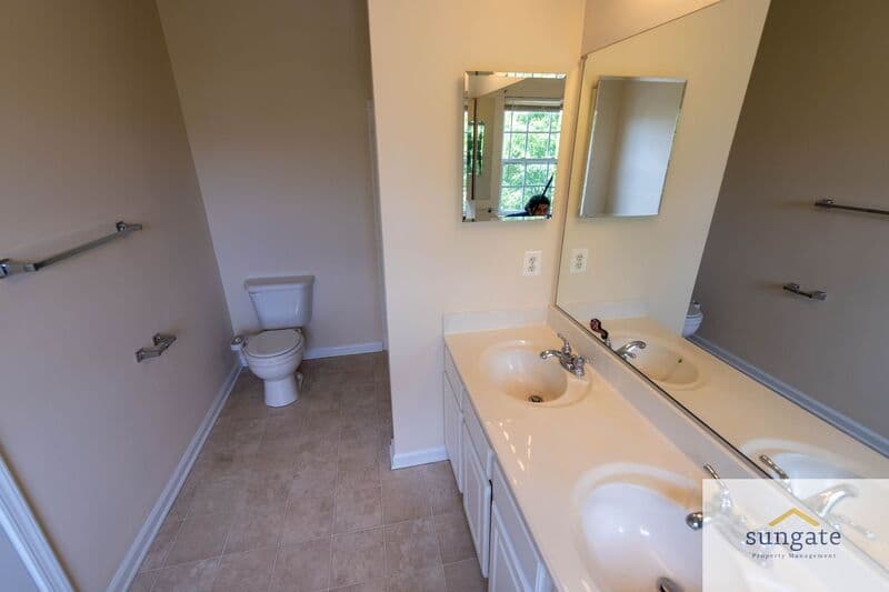Rosedale Townhome: 11 Hallsdale Ct