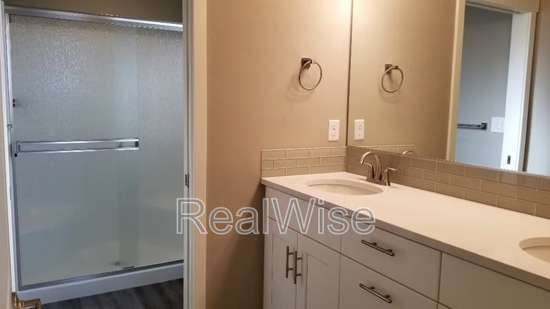 Redmond House: 4332 Southwest Canal Blvd