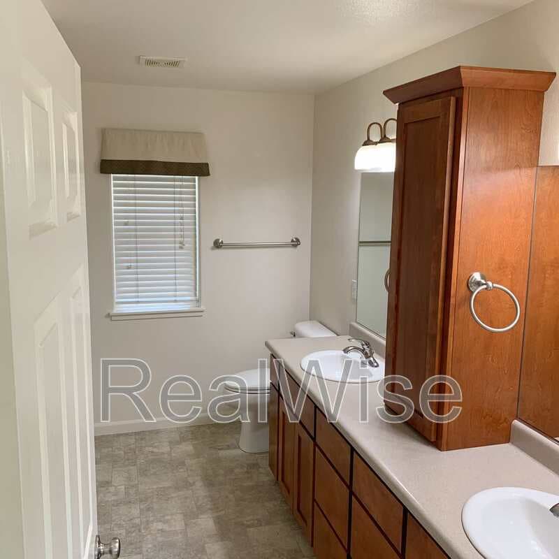 Grants Pass House: 1188 SW Derek Ln