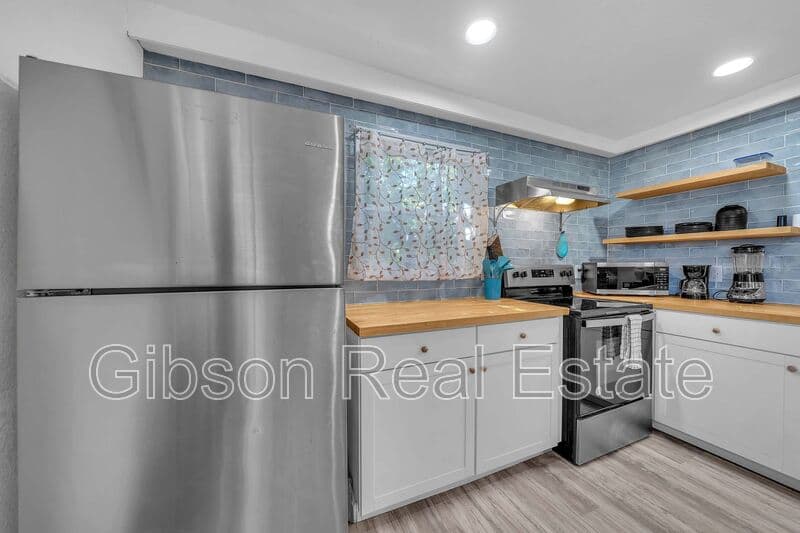 Panama City Beach House: 217 Laureno Pl