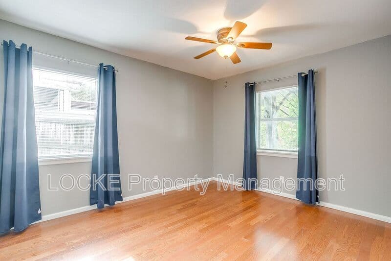Fort Worth House: 3808 Bryce Ave