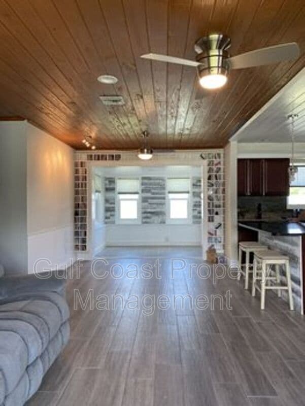 Venice House: 232 Glen Oak Road