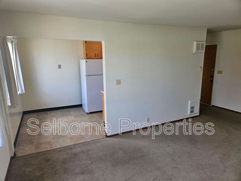 Oakland House: 2500 Ivy Dr.