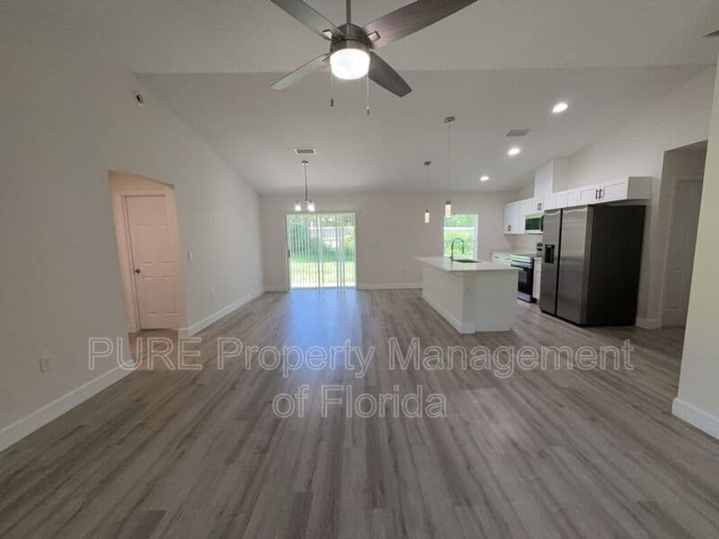 Ocala House: 11165 NW 7th Street